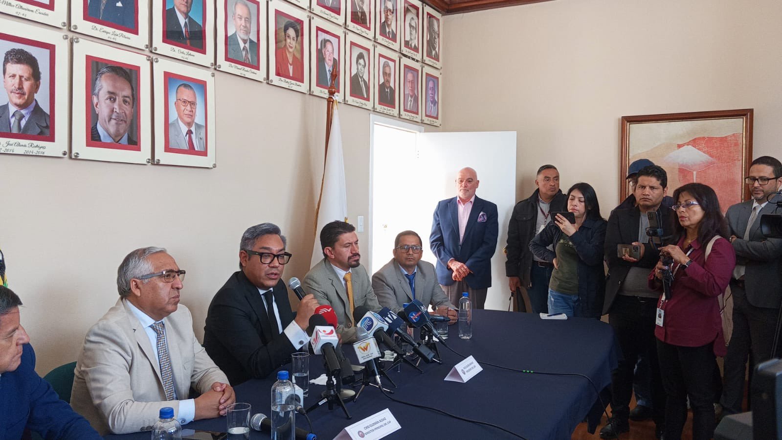 Abogado revisando documentos